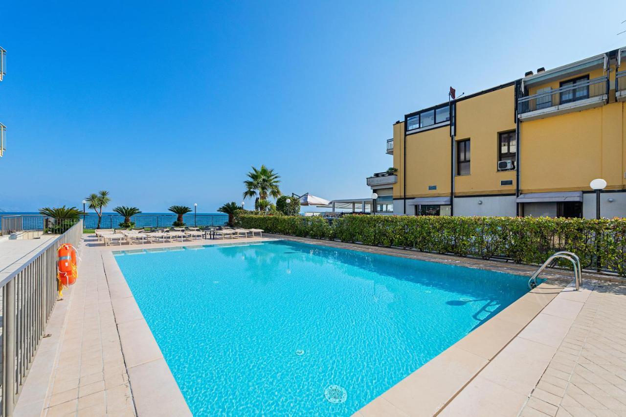 Residenza Miralago By Wonderful Italy Desenzano del Garda Bagian luar foto