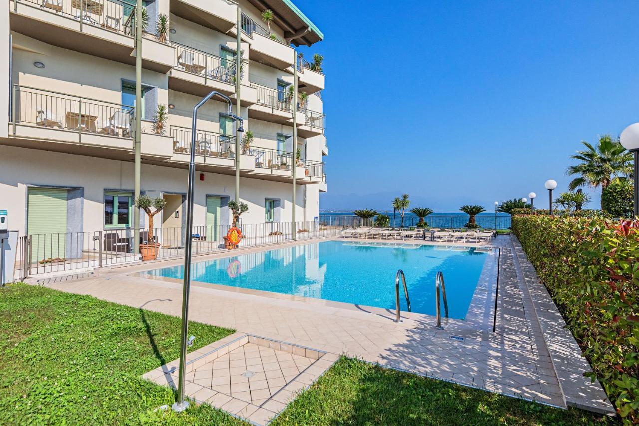 Residenza Miralago By Wonderful Italy Desenzano del Garda Bagian luar foto