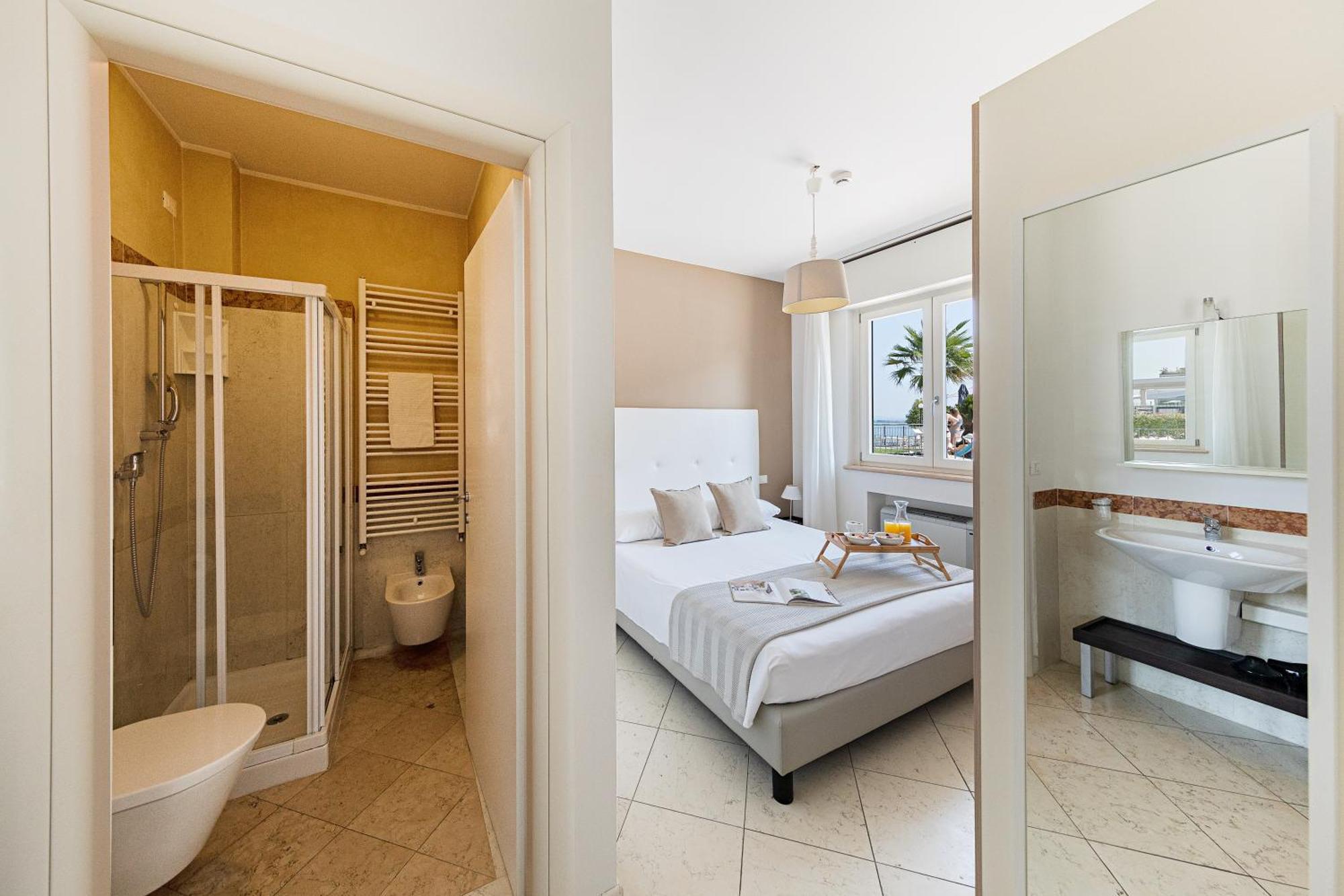 Residenza Miralago By Wonderful Italy Desenzano del Garda Bagian luar foto