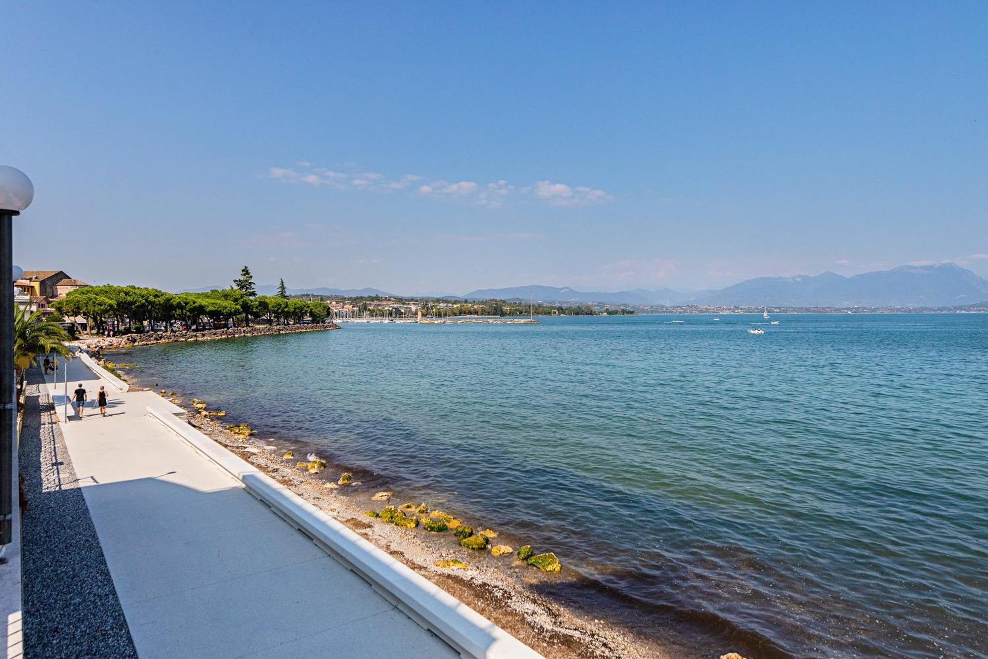 Residenza Miralago By Wonderful Italy Desenzano del Garda Bagian luar foto